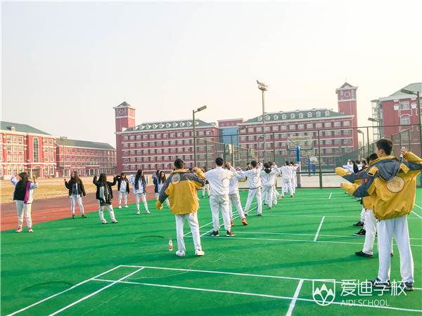 北京爱迪国际学校开设了丰富的猜的体育文化课程供学生选择