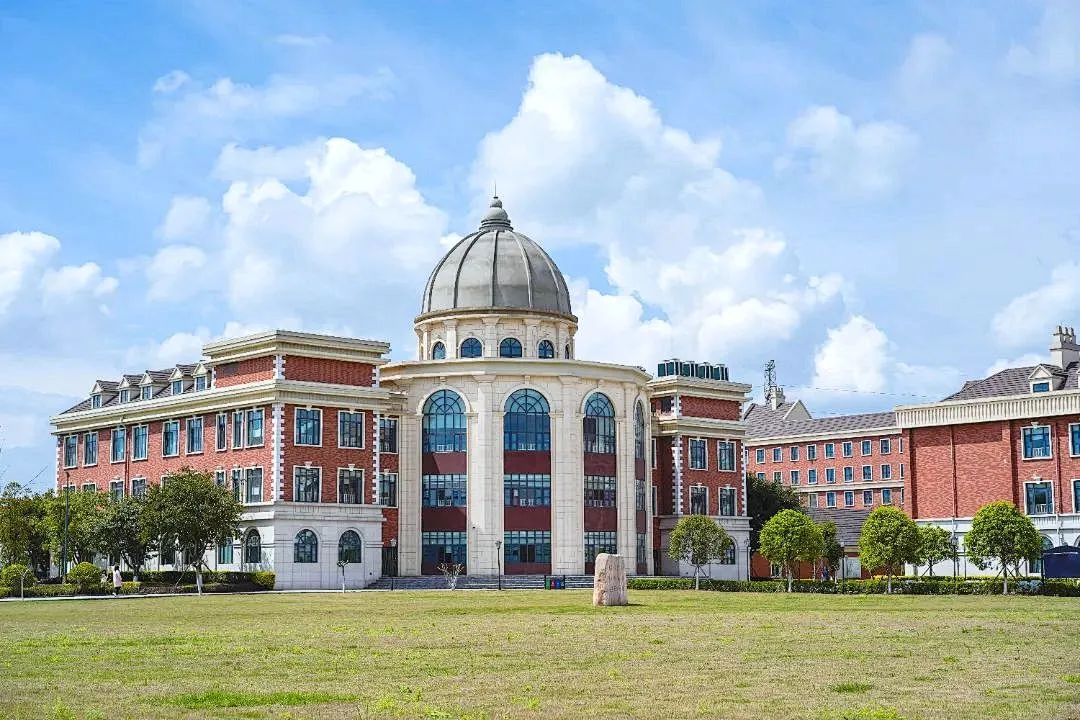 成都新津墨尔文学校