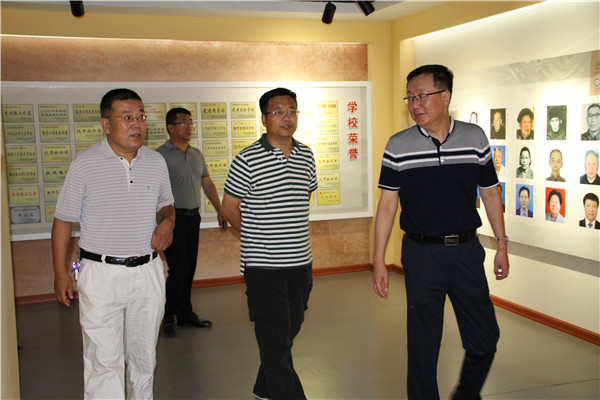 我校邀请专家学者座谈，为学校发展把脉