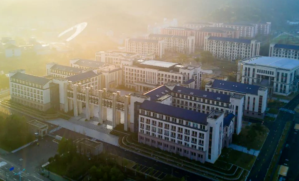 杭州外国语学校2025年招生信息（学费、课程、招生人数）