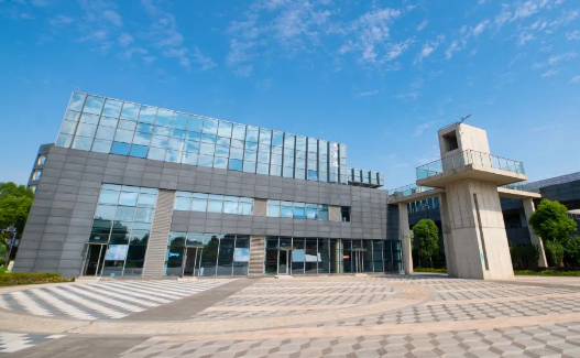上海林国荣学校2024年招生简章！学费10.28万一年！