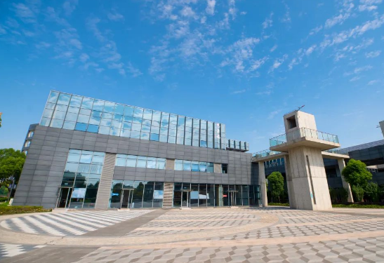 上海林国荣学校2025年招生简章！学费10.28万一年！
