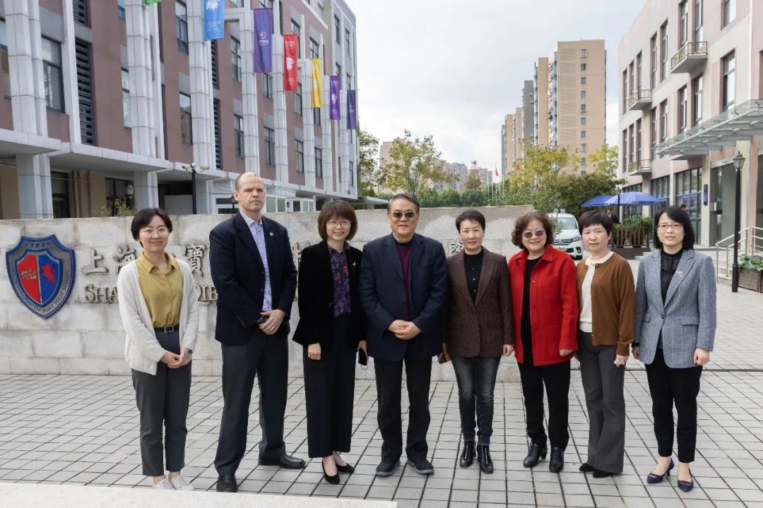 七宝镇领导走访调研上海七宝德怀特高级中学