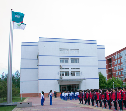 北京清华志清中学国际部一年学费多少？