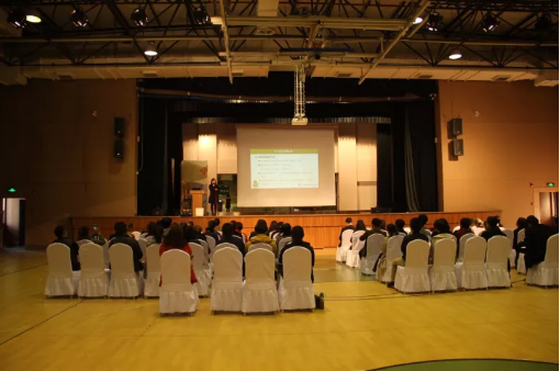 常青藤学校G9-G12年级期中考试家长会顺利召开