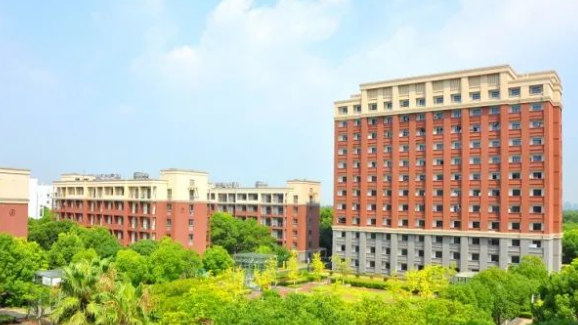 2023年上海光华学院剑桥国际中心学费是多少？
