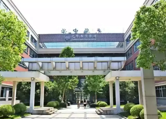 上海光华剑桥招生入学学费一年多少钱？
