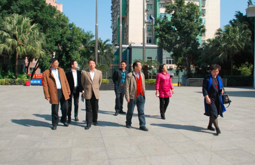 亲切关怀，殷殷嘱咐