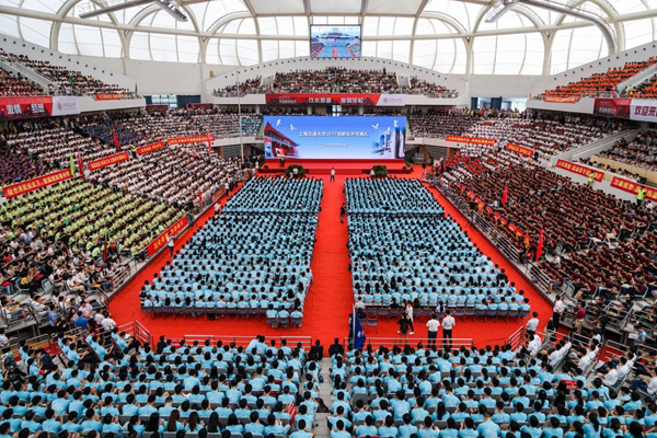 王中立校长应邀参加上海交大开学典礼